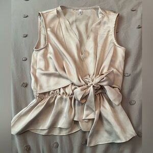 beige top from Glam boutique! size small!